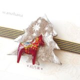 (陶土の帯留）ホワイトツリーに北欧ダーラナホース　　幸運の馬　