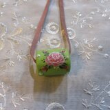 ウッドビーズ手描きペンダント・ピンクローズ