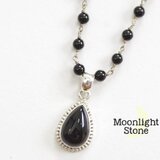 オニキスのロングネックレス