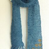 マフラー(「ぐるぐる」刺繍）　素材＝麻100% 染料＝藍・タマネギ皮　＜作品No. F-340＞