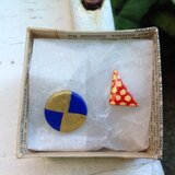 幾何学 青x赤 ピアス。