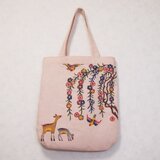 【送料無料】桜色の手染め紅型（びんがた）の手さげかばん/枝垂れ桜と親子鹿