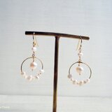 小さな淡水パールたちのリングピアス