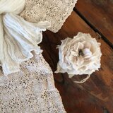 布花コサージュ　コットンオーガンジーのガーデンローズ