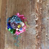 つぶつぶ小花のコサージュ