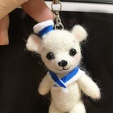 羊毛フェルト子熊