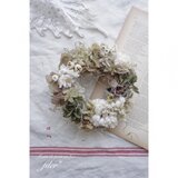 アジサイと小花のリース