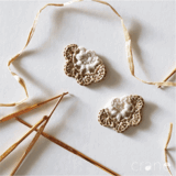 ちょうちょモチーフ▶◀イヤリング　白×ナチュラル