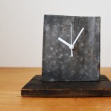 古材とブリキ シンプルな置き時計