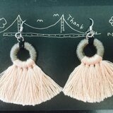 タッセルピアス/イヤリング（ピンク）