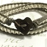 ガラスビーズの２連ラップブレスレット