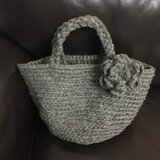 clocheコサージュ付きグレーなかぎ編みバック