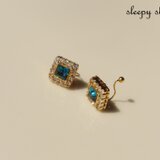 一粒スワロフスキーとジルコニアのスクエアノンホールピアス（インディゴブルー）