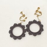 グレーのレース フープイヤリング/ピアス (デコラティブな額縁) サークル