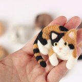 まるまる羊毛ブローチ 三毛猫【受注制作】