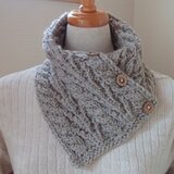 ＊　メリノウール１００％　アラン模様のネックウォーマー（ライトベージュ）＊