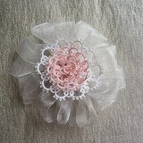 タティングレースのコサージュ