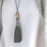 オーナメントタッセルのネックレス(グレー1)