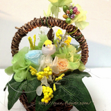 小鳥が入ったプリザーブドフラワーアレンジ