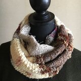 優しげで個性的なスヌード