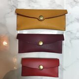 小銭が並ぶコインケース（中）