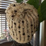 個性的な編み込みキャップ