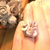 シックなバラのリング