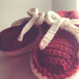 赤色襟付きニットベビーシューズ