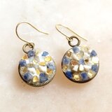 花柄モザイクの18Kピアス　（ラピスラズリと金）