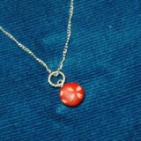 奈良鹿角茜染ネックレス（インド茜）現在展示のみ　（価格変更の可能性あり）。