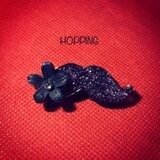 ☼HOPPING beard☼ブラック＆ピンクラメ☼お花☼ブローチ☼