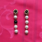 マドモアゼル　アシンメトリー連パール　ホワイト　イヤリング