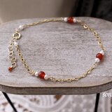 カーネリアンと小さなパールのブレスレット