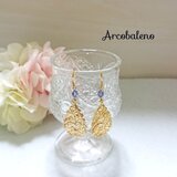 【送料無料】ペイズリー柄透かしとスワロフスキーのピアス