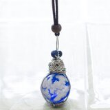 空とクラゲの球体ネックレス