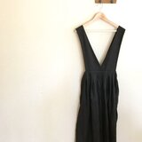 リネン 内向きタックのジャンパースカート