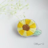 まるまるひまわりの刺繍ブローチ