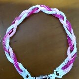 三つ編みビーズブレスレット ピンク、濃ピンク、ラメ白