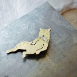親トラと魚　　猫のブローチ