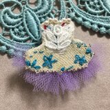 イブニングドレスのブローチ