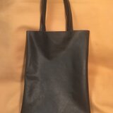 黒の馬革シンプルトート