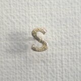 d-NH  -colore-  ピンバッチ・タイタック ｢S｣  #7811S [ SV925 × K18金箔 ]