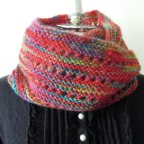 【1点限定】イタリア製段染め毛糸のふんわりスヌード　赤