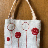 刺繍の赤いお花のバッグ