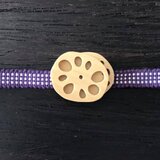 木の帯留め 組み木絵レリーフの「蓮根」（三分紐用）