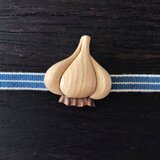木の帯留め 組み木絵レリーフの「にんにく」（三分紐用）