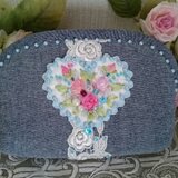 薔薇とハートの刺繍ポーチ（ブルーハート）