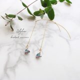 トライアングルスワロフスキーのシンプルピアス