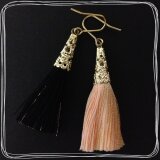 モードタッセルピアス