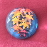 水辺に揺れるもみじのマグネット